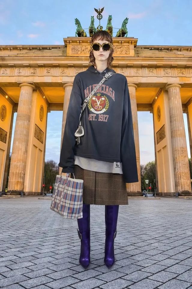 为什么穿卫衣还显胖,为什么你穿卫衣脸大脖子短