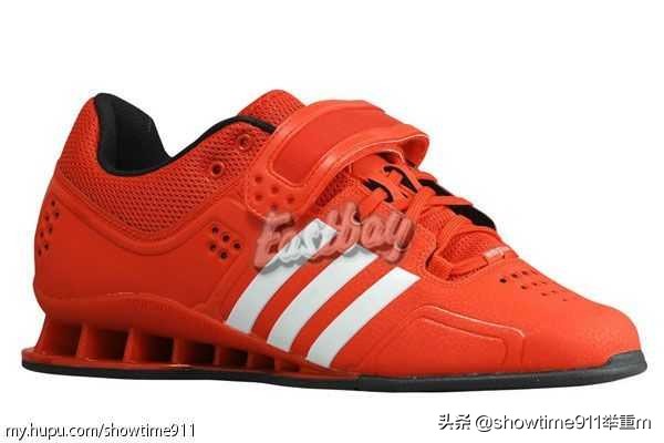 力量举可以穿举重鞋么,举重腰带要硬还是软