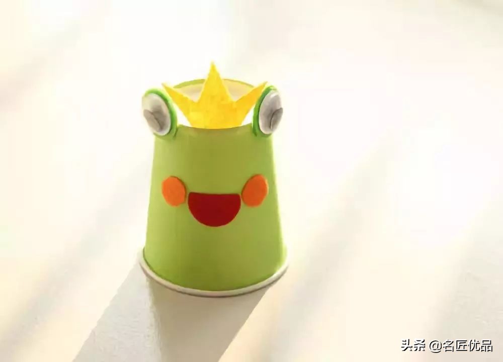 用两个纸杯手工制作纸杯娃娃,用纸杯做的纸杯手工