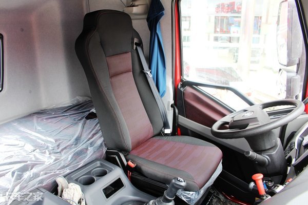 东风天龙4x2港口牵引车,目前最便宜4x2港口牵引车