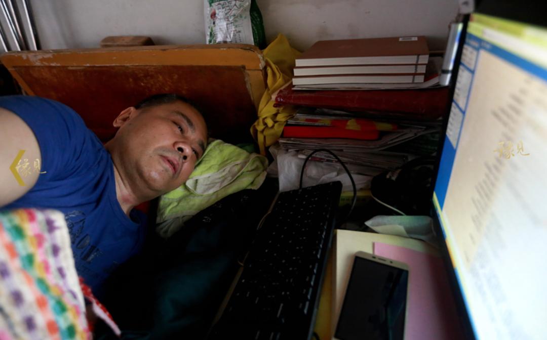 遭“吉尼斯”起诉,送万千逝者“回家”……他活成了大写的“人”