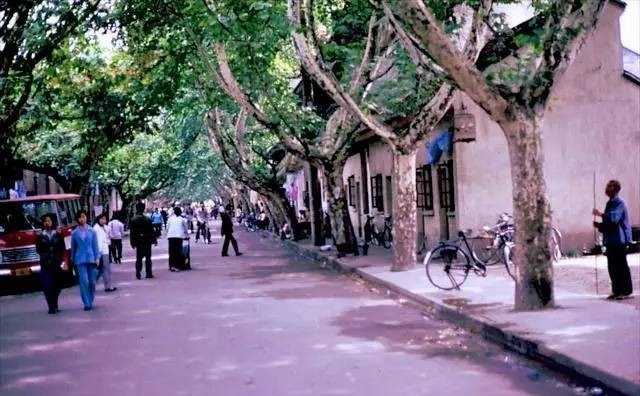 金陵饭店曾经的亚洲第一高楼,80年代南京老照片金陵饭店