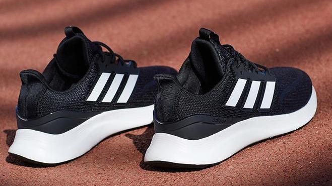 adidas带足弓支撑的运动鞋,adidas带有boost的篮球鞋