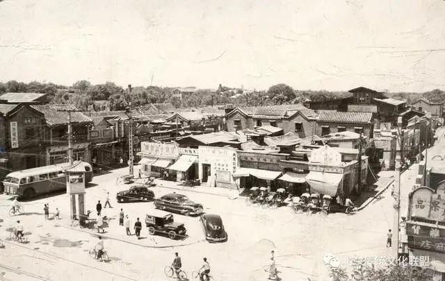 西单路口,西单马路边边