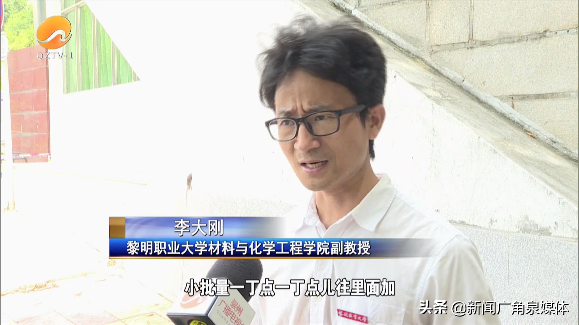 女子疏通下水道脸被烧伤,女子疏通厨房下水道