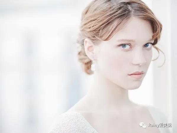 牙缝大、脸盘方,这位“法兰西玫瑰”是怎么美出了自己的特色?