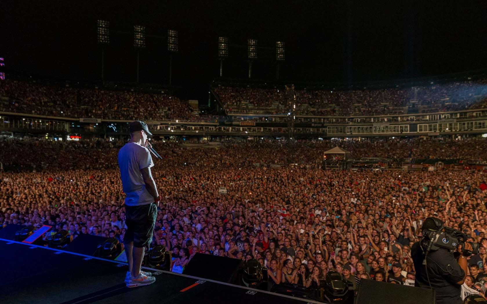 黑人：你可以*辱侮**我但不能践踏我的AJ乔丹鞋。这不仅仅一种信仰