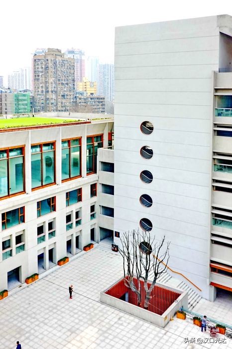 闹市中又一处年轻人文创新乐园——“大智*界无**·空中小镇”