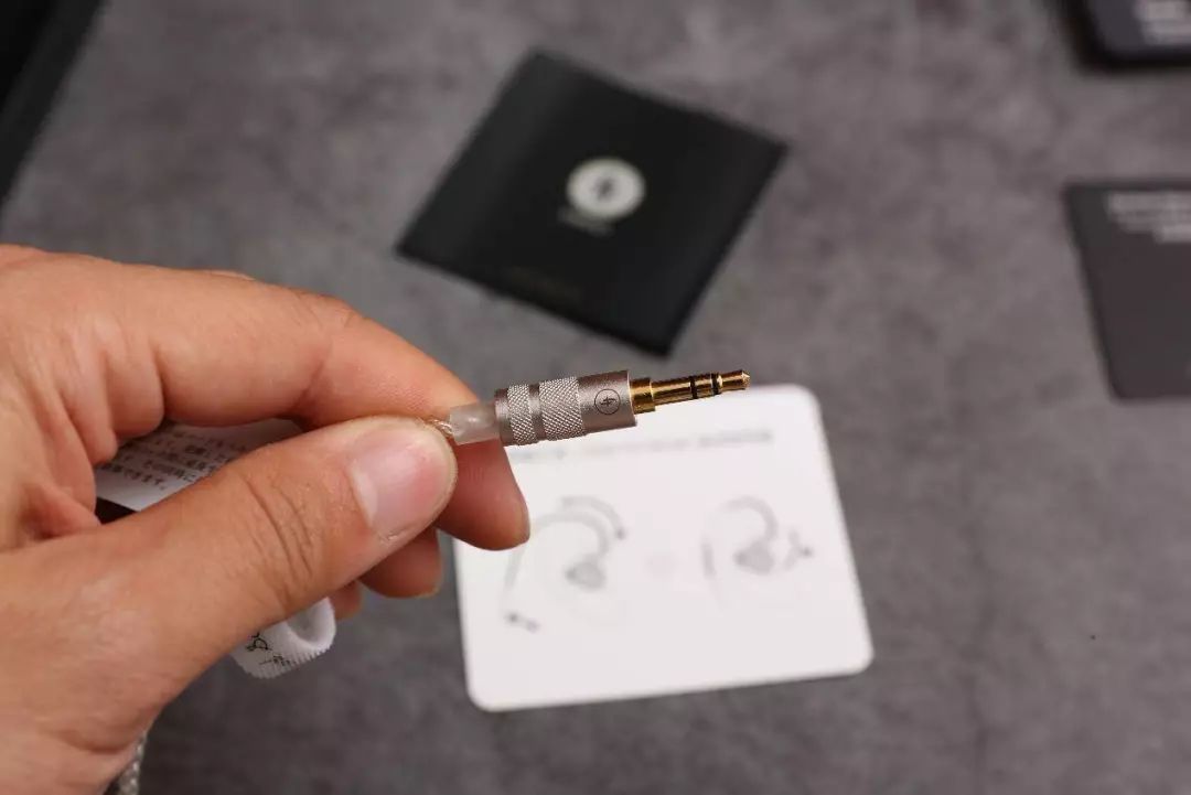 兴戈洛神圈铁耳机评测,兴戈洛神em2r和森海ie100pro