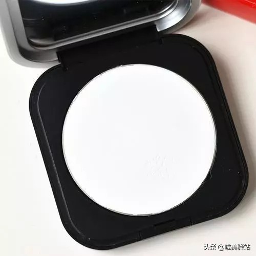 夏日油皮肌用什么定妆，不再变成花脸猫