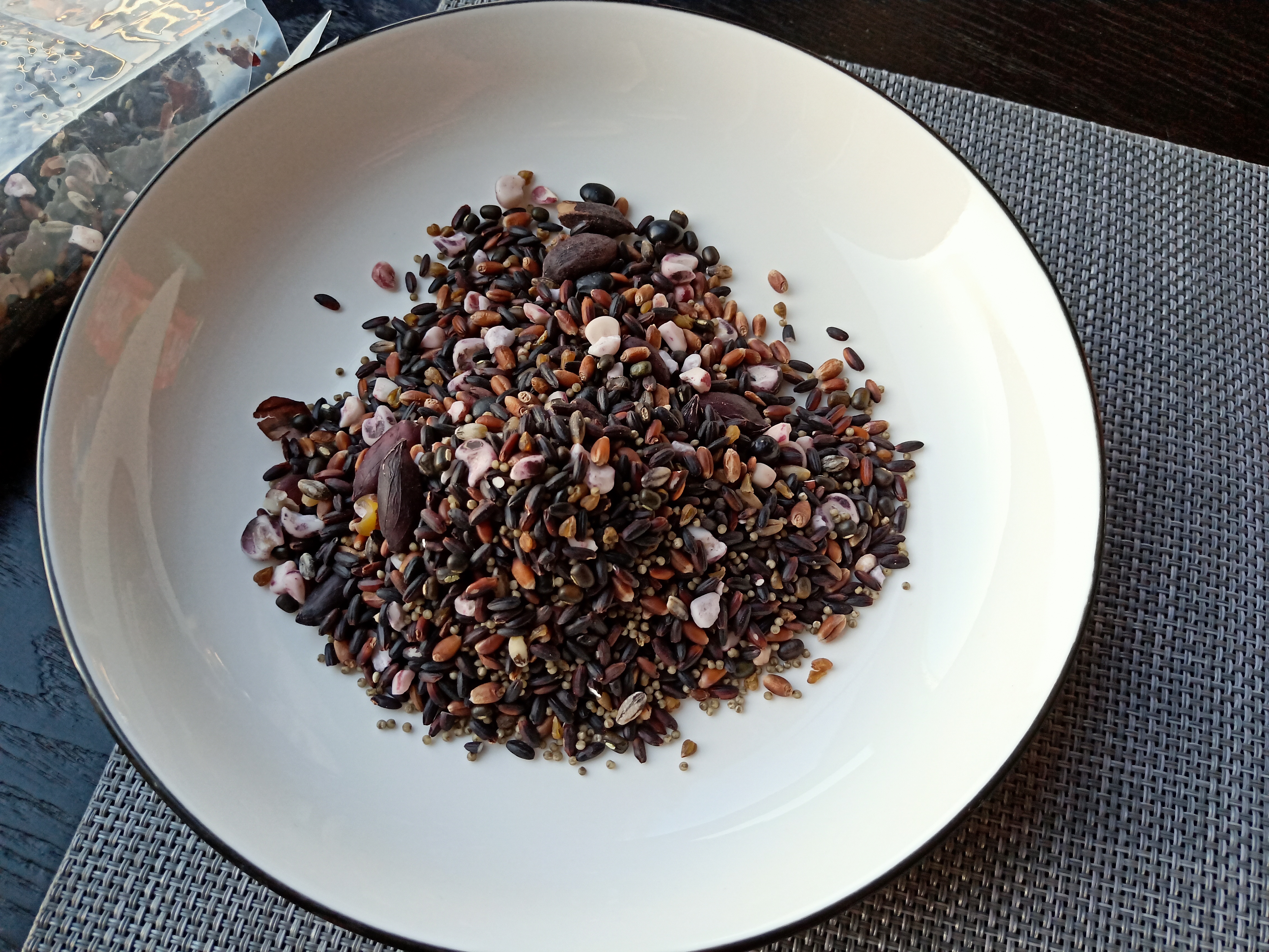 一洗黑掉色了会变什么颜色,黑米洗出来掉颜色是不是假的