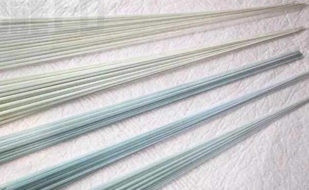 鱼竿种类区分，新手建议选用28调碳素竿，轻而拉力大