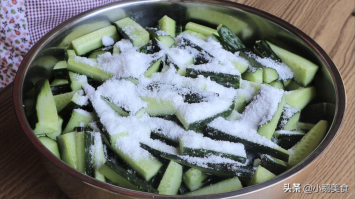腌黄瓜最好吃的做法,最简单的腌黄瓜