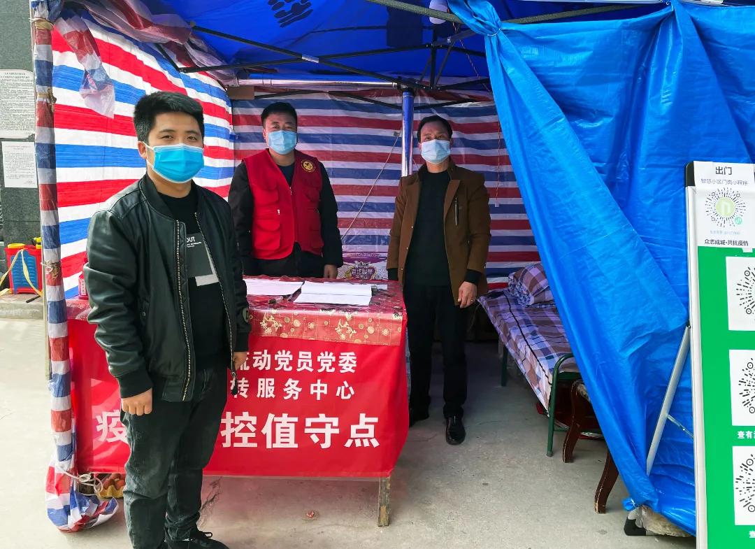 武山县慈善协会、武山零距离*党**支部，联合武山双虎家私、渭水园农资捐赠