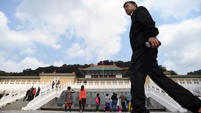 陆客赴台游人数骤降七成蔡英文却在饮鸩止渴