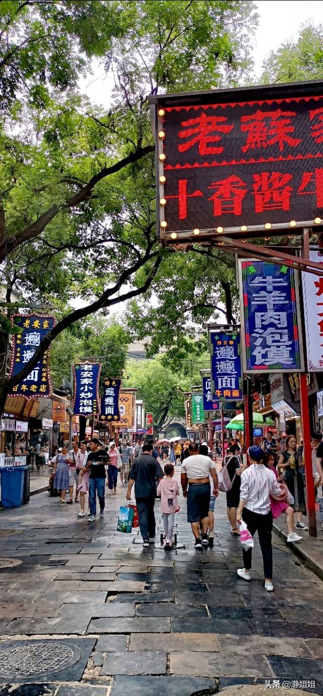 西安探店美食回民街,相约西安回民美食街