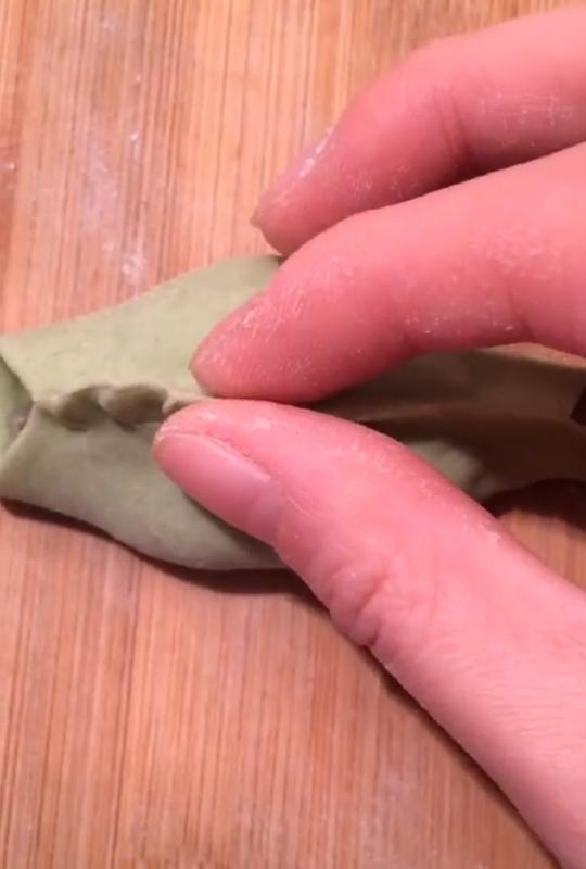 菠菜鸡蛋虾饺的做法,菠菜虾饺的家常做法