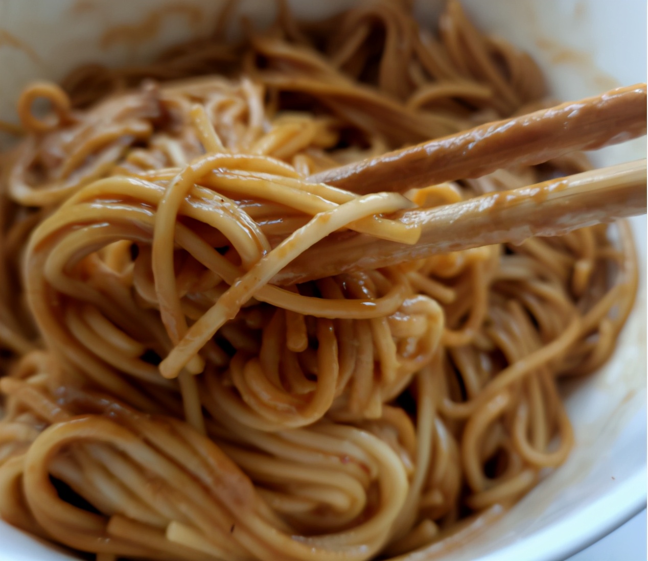 建议大家：逛超市碰到这5款方便面别犹豫，味道前所未有，很美味