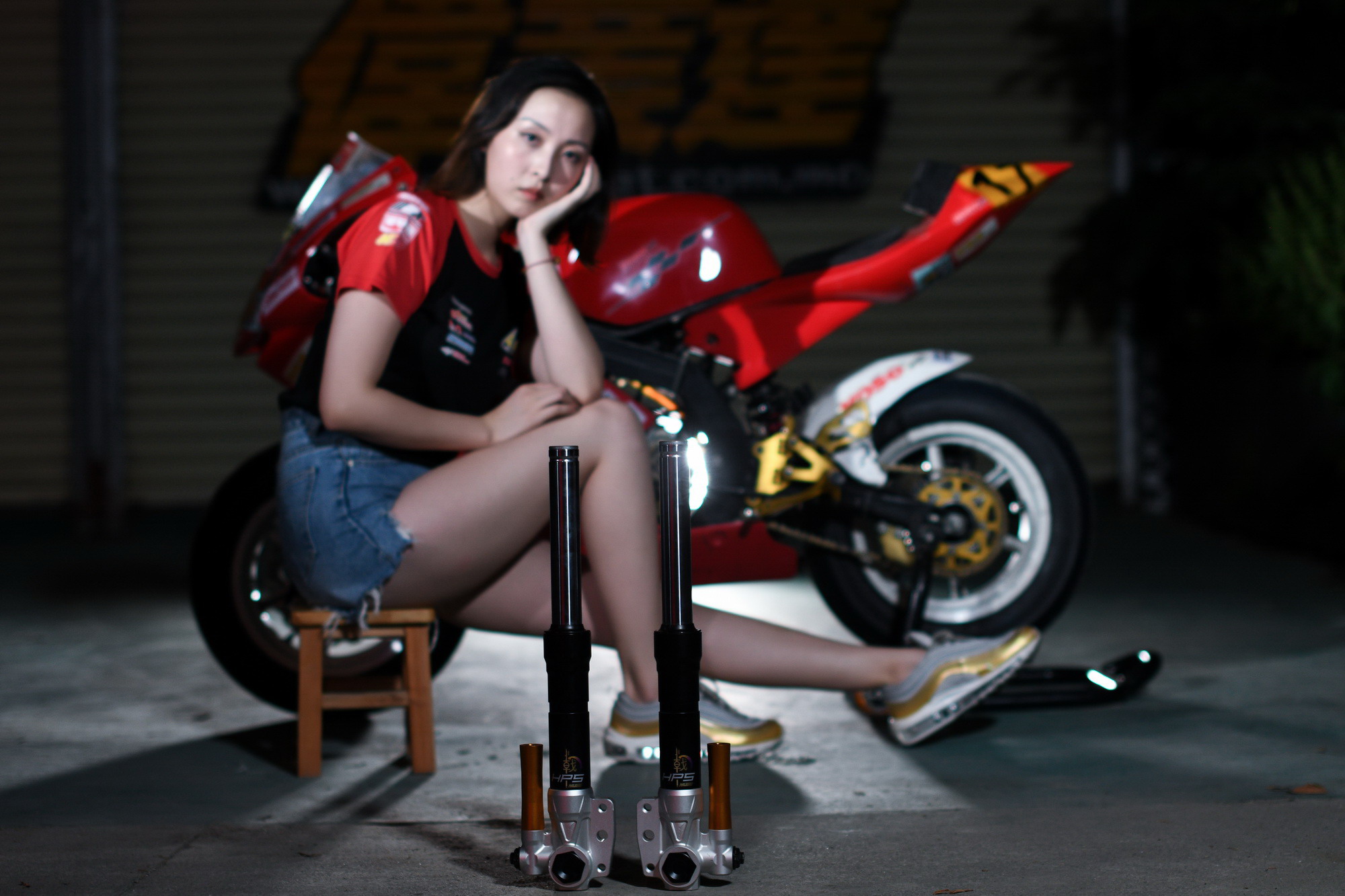 提高了稳定性与舒适度!野蛮公牛HPS前叉、XPS后减震