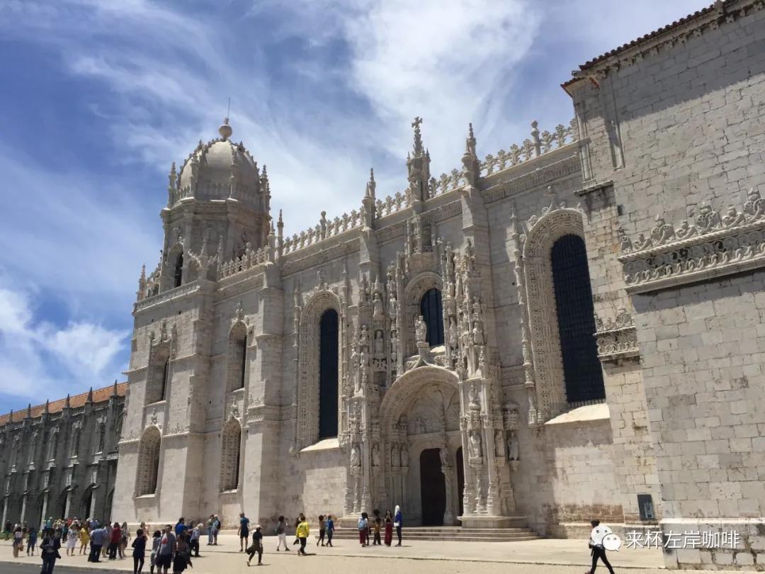 一座修道院,一座经历3次八级大地震不倒的塔