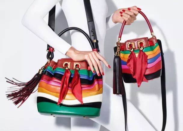 林允菲拉格慕全球品牌代言人,林允代言的香水