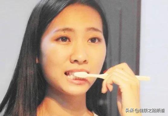 牙垢清除以后牙缝大了怎么恢复,牙缝的牙垢怎么去除