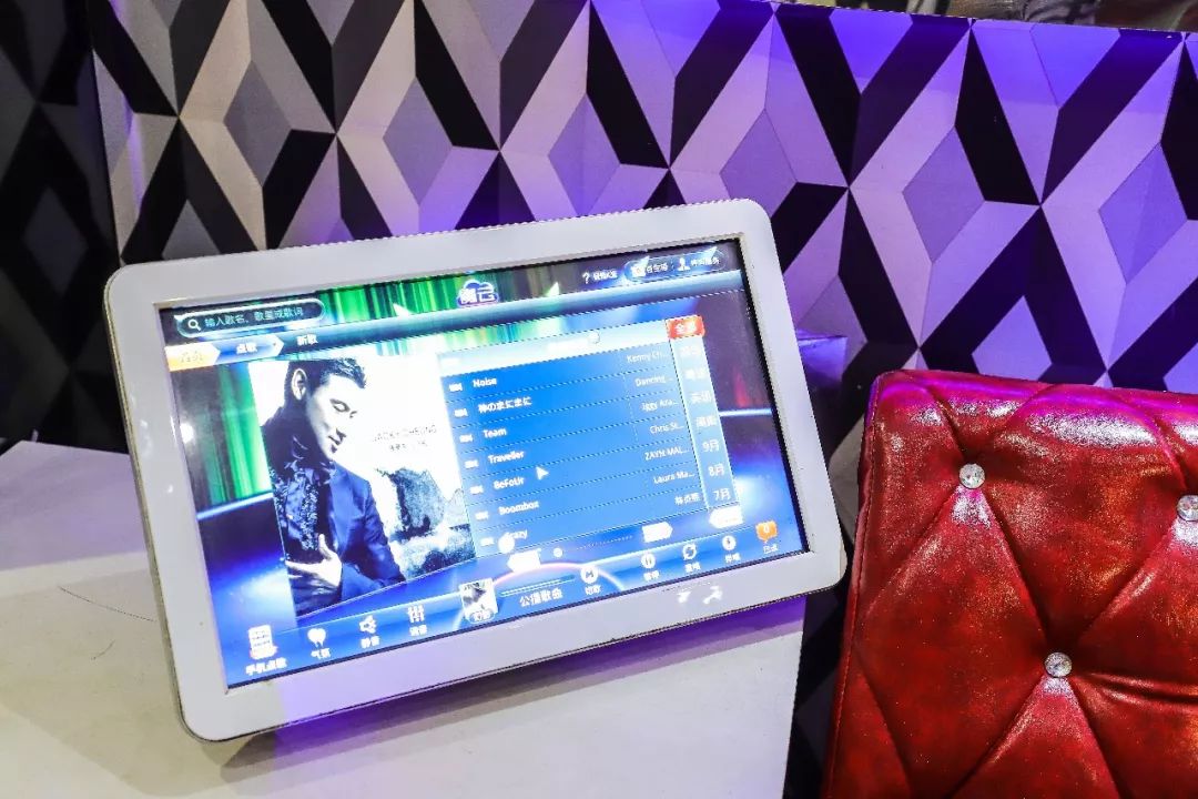 shou家自带食材的火锅店，开在KTV里，人均10+元