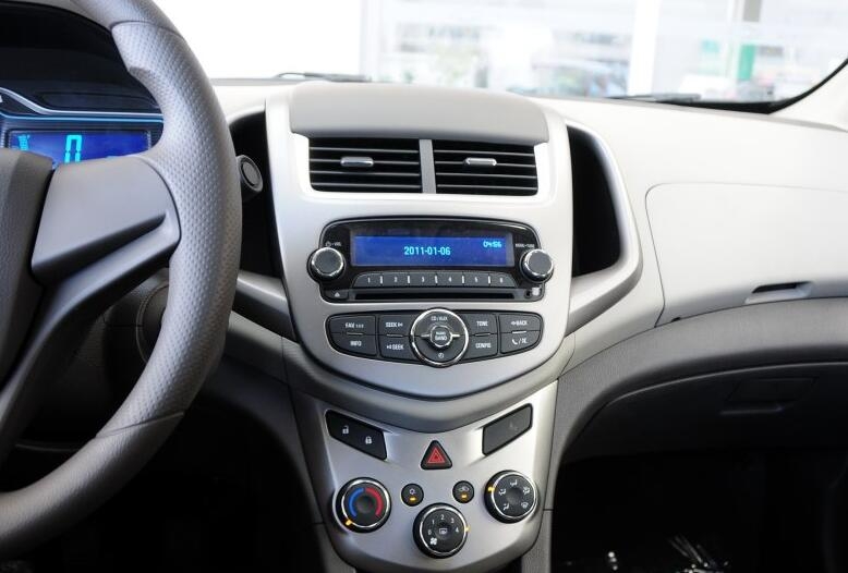 5万预算选雪佛兰是13年大空间景程还是车龄更短的爱唯欧