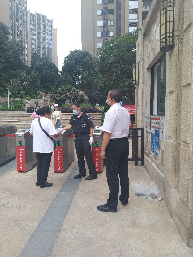 物业人员坚守岗位抗击疫情,物业人员坚守岗位防疫