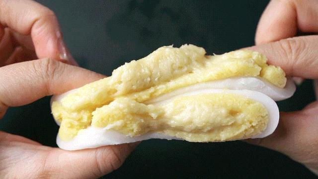 网红爆款猫山王榴莲月饼,高端榴莲猫山王榴莲冰皮月饼