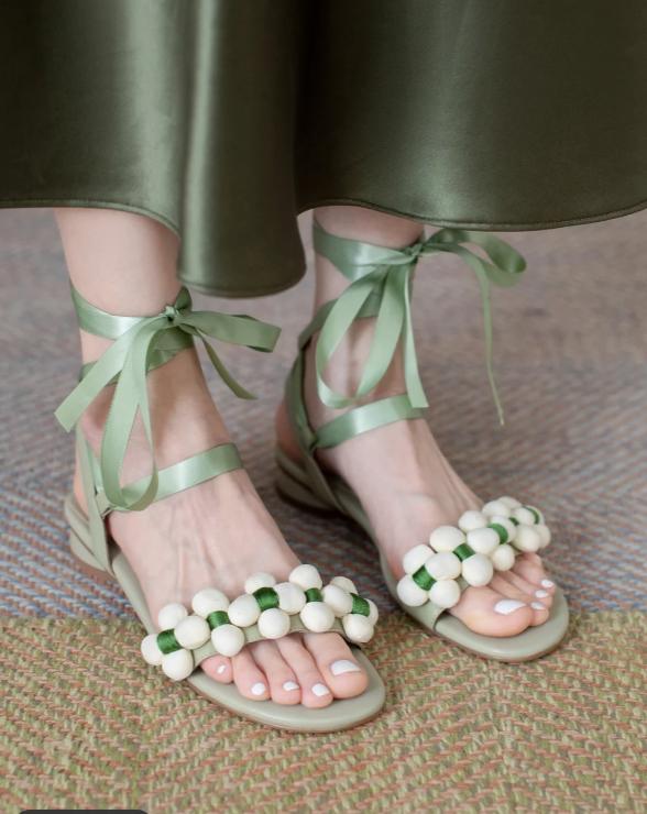 小ck缎面高跟凉鞋怎么穿搭,澳洲高跟凉鞋细跟试穿视频