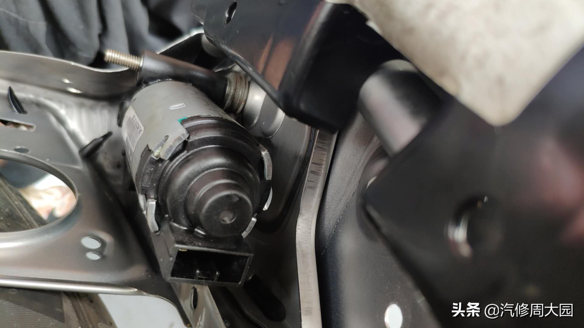 路虎座椅调节突然失灵是什么原因,路虎揽胜座椅靠背故障