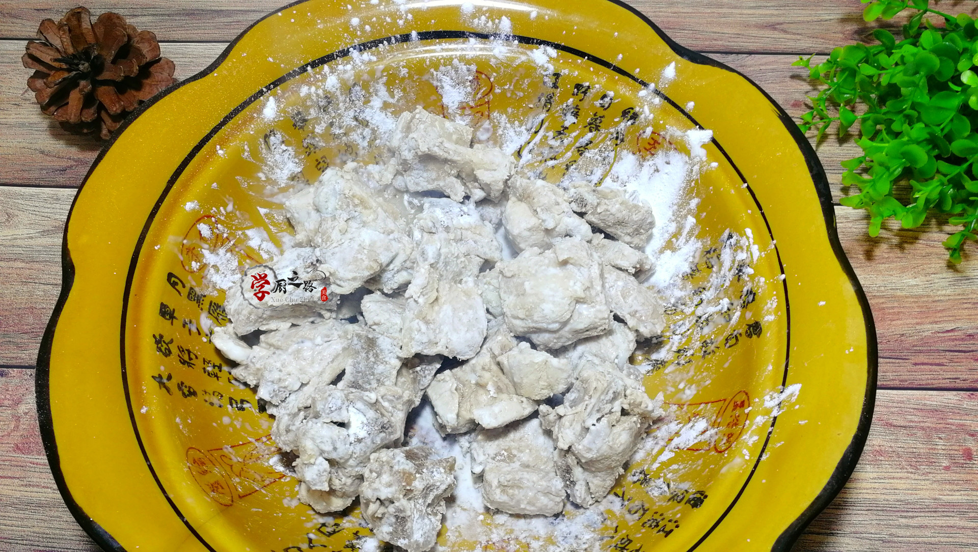 糖醋排骨干硬不脱骨？看大厨如何操作，干香肉嫩脱骨入味有诀窍