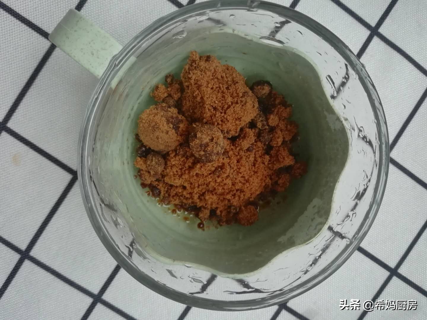 自制红糖凉粉，清凉爽口，两样食材就搞定