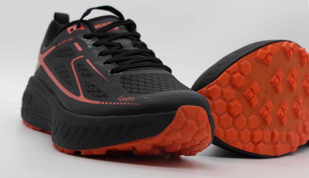 vibram防滑跑鞋徒步,vibram大底耐磨测试