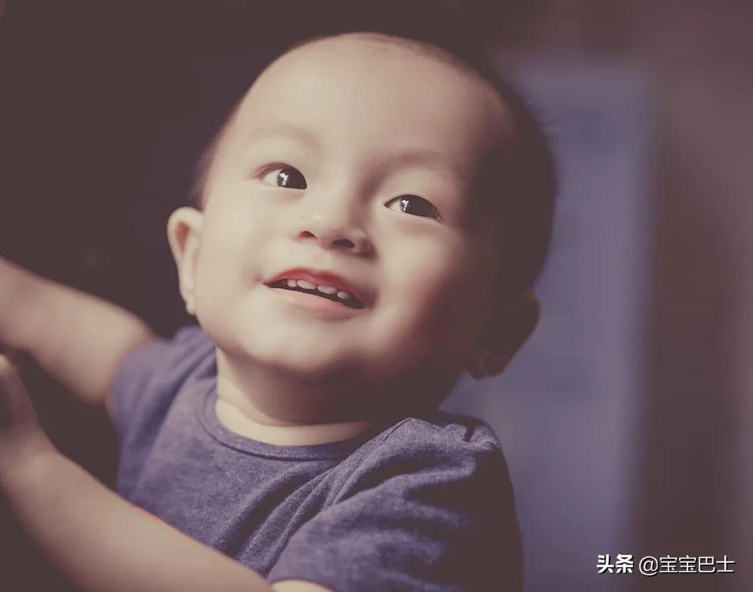 2岁宝宝不会用筷子,2岁宝宝不会拿勺和筷子