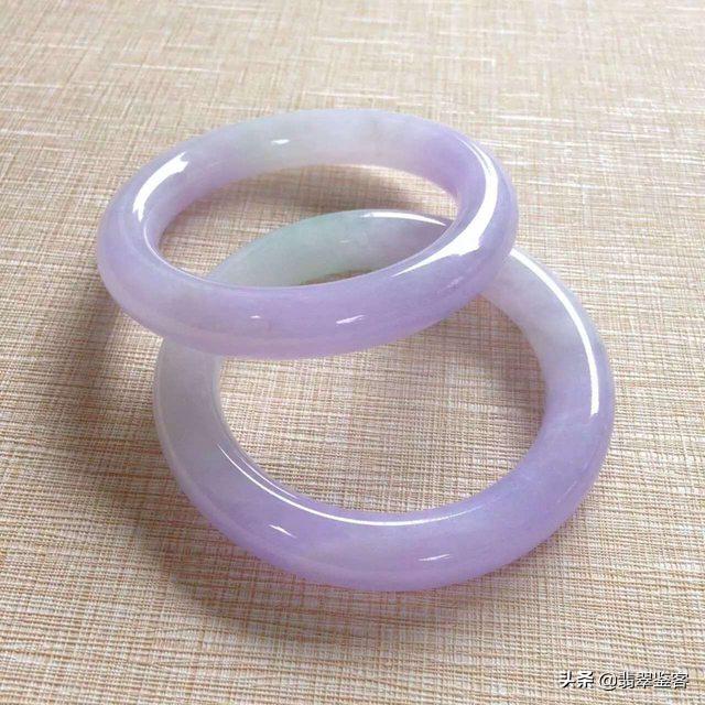 紫色翡翠手镯见光死,颜色特别深的翡翠是假的吗