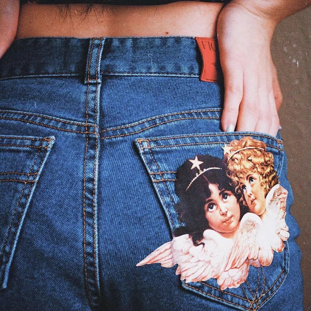 人间芭比lisa白色衣服跳舞,人间芭比lisa穿蓝衣服跳舞