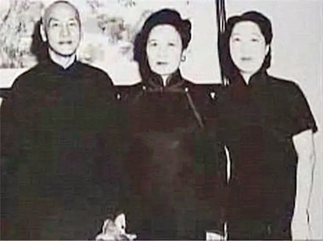 孔令仪携天价嫁妆下嫁凤凰男,孔令仪和穷小子结婚视频