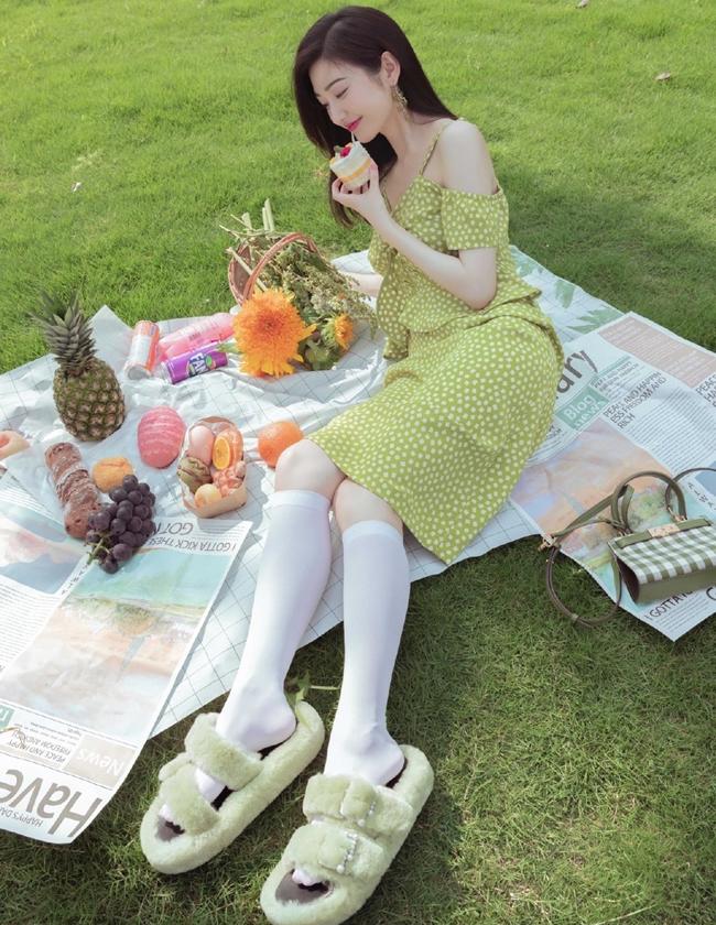 杨幂景甜秀演技,杨幂景甜白皇后造型