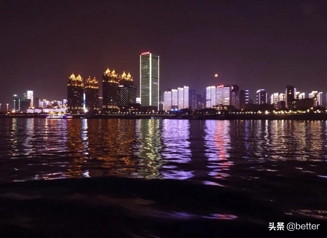 从天台下来后，网贷四十万的女孩上岸了