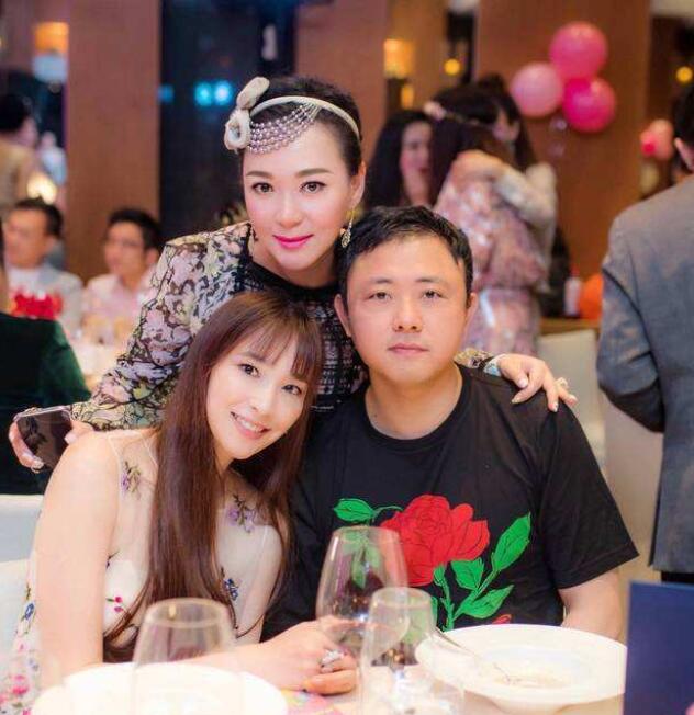 吴佩慈第四胎还没进豪门,恭喜40岁吴佩慈宣布怀第四胎