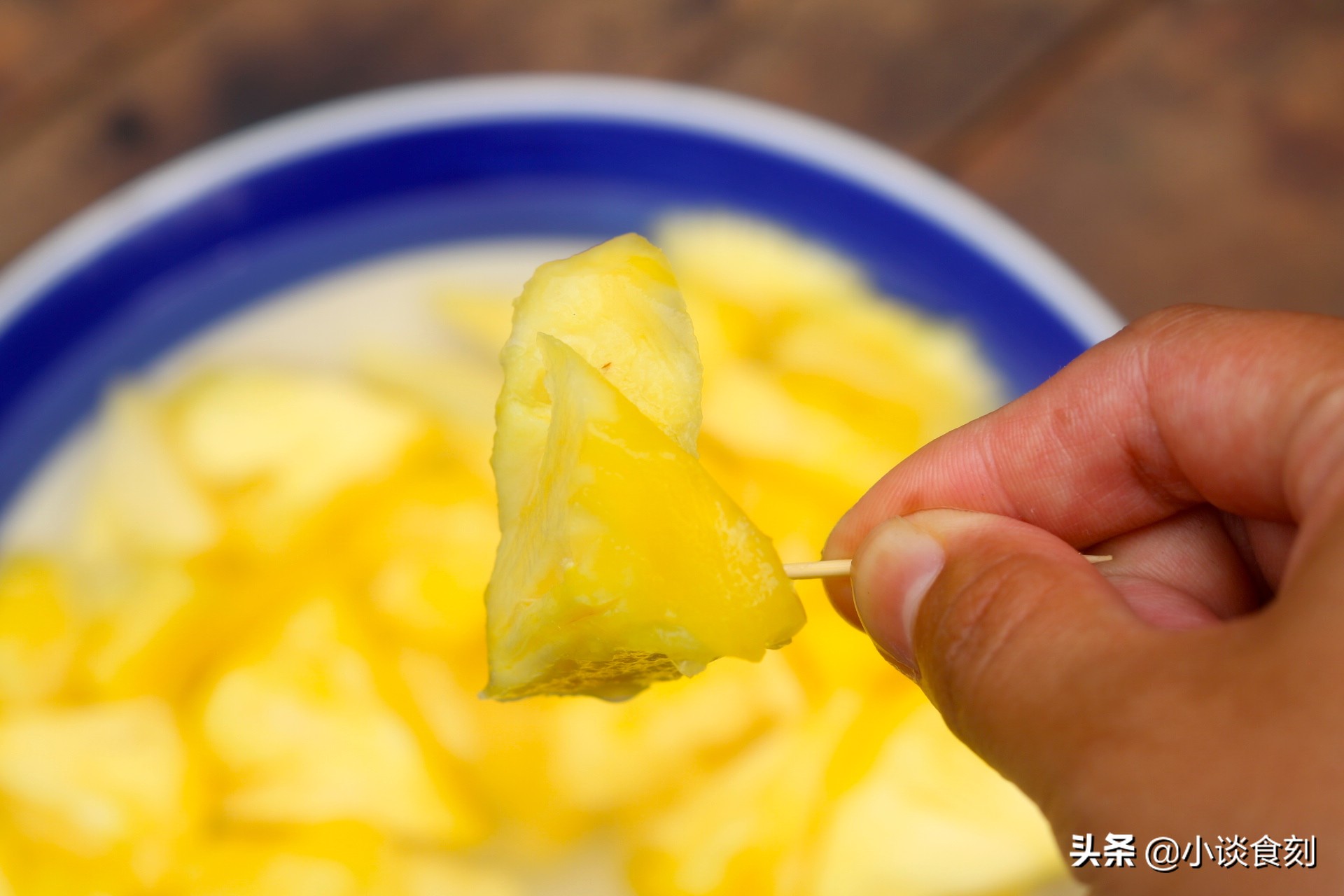 用盐水泡菠萝的正确方法,用盐水泡菠萝正确方法