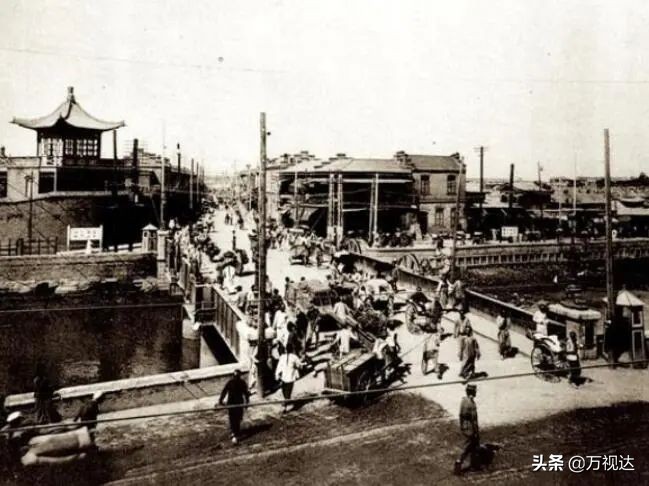 天津的老人们常说“北门富、东门贵、南门贫、西门贱”，这是为嘛？