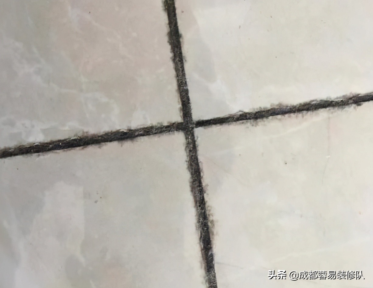 外墙瓷砖反碱原因,铺地面瓷砖后反碱