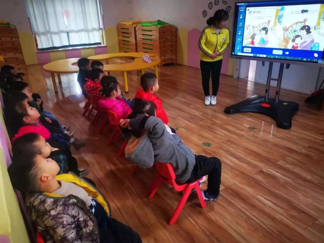 格林童话礼仪幼儿园,幼儿园感恩节特色活动美篇