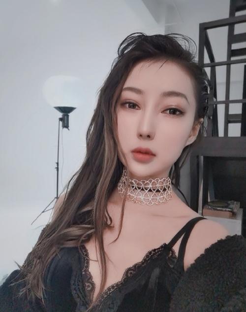 网红鼻祖郭美美：开豪车、认干爹、入狱5年，她真的悔过自新了？