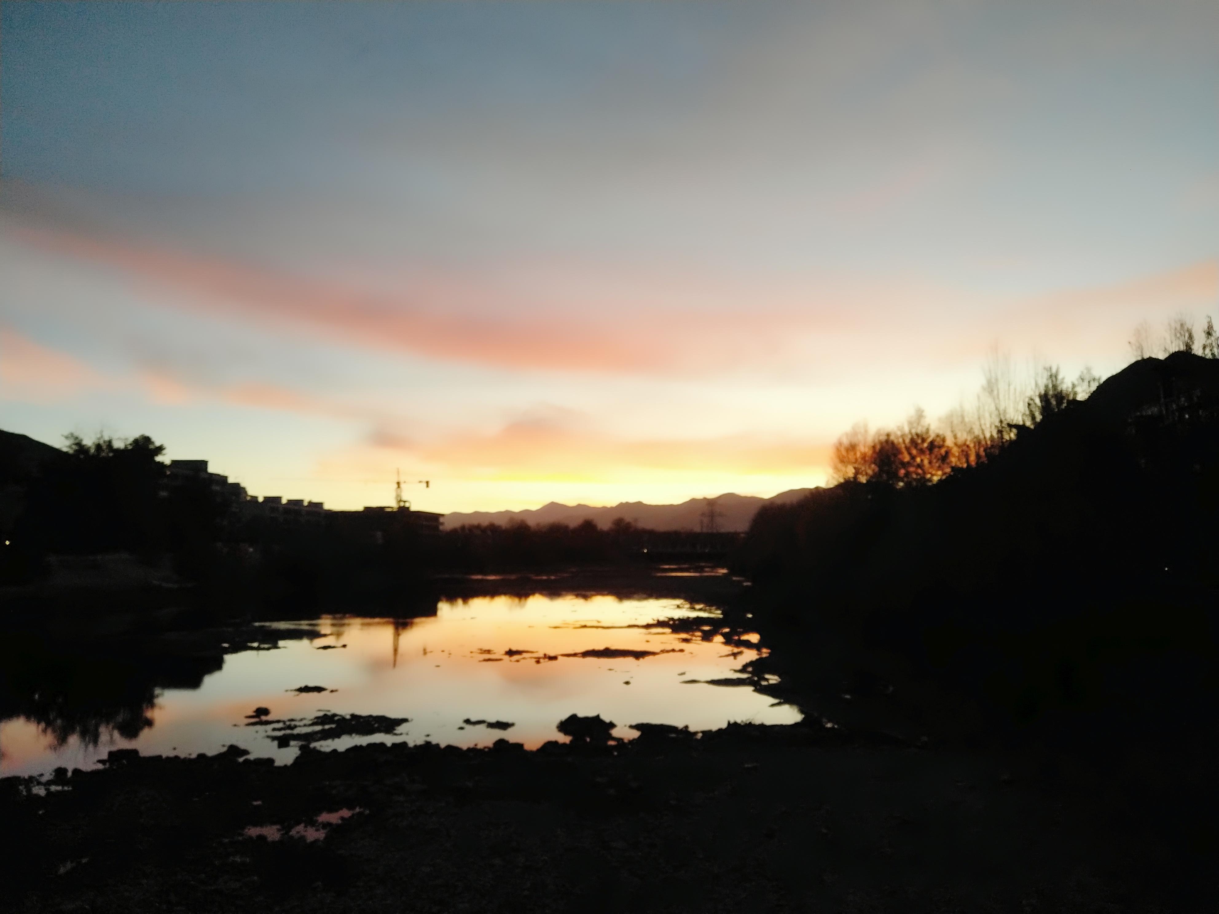 混迹*藏西**数日，最终落荒而逃，只因路上一景让我等俗人无地自容