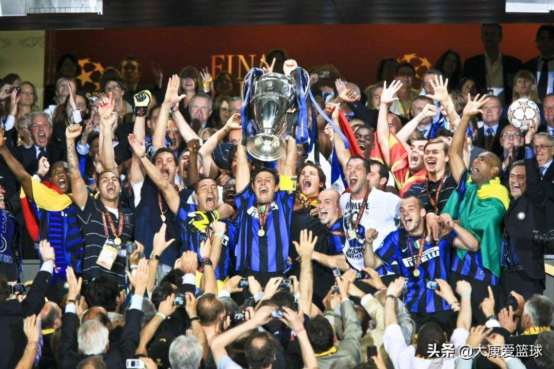 罗本斯内德范佩西亨特拉尔,罗本荷兰三棍