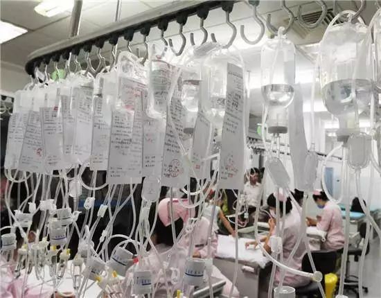 4岁女孩高烧后低烧,儿童输液后一直低烧